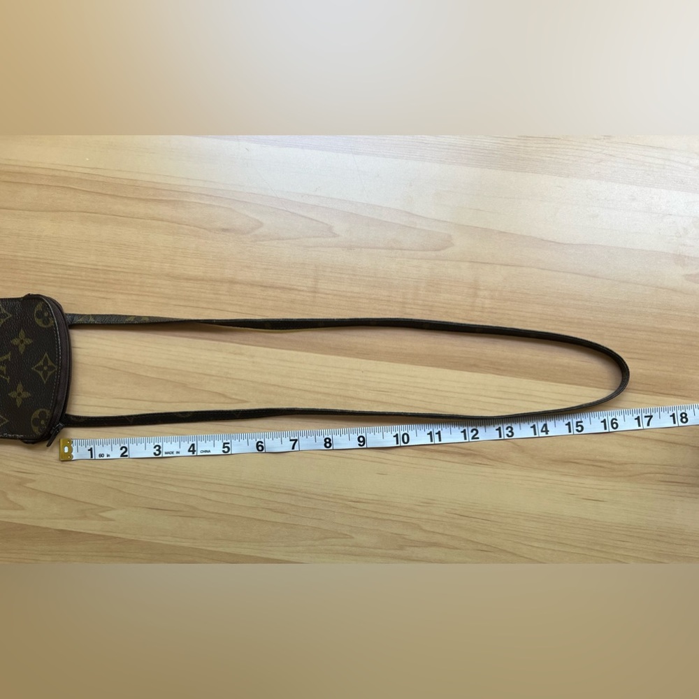 Vintage Louis Vuitton- 1986  LV Pochette
Secret / Rare Shoulder Bag - Picture 13 of 17